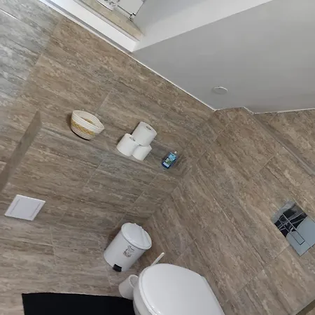 Stellas Monteurwohnungen クリミッチャウ